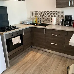 https://jolie-appartement-avec-piscine.fr-provencehotel.com